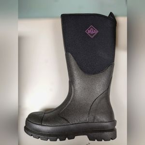 The Original Muck Boot Company women's chore classic tall, size 6, color black